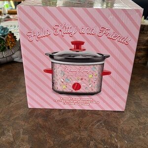 Hello Kitty and Friends 2 quart slow cooker